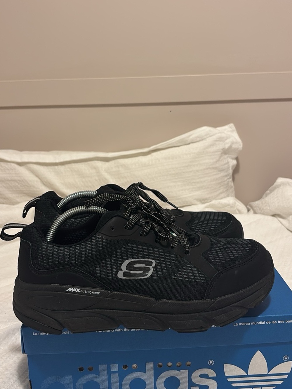 Skechers Men’s Black Athletic Lace-Up Max Cushioning Sneaker